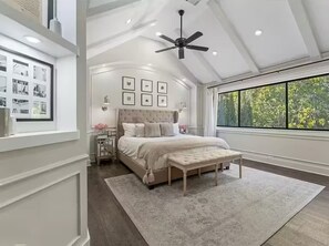 Desk, iron/ironing board, WiFi, bed sheets