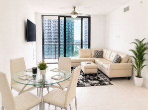Living area - Luxora Lifestyle 2 Bedroom City Views Heart of Brickell (Miami)