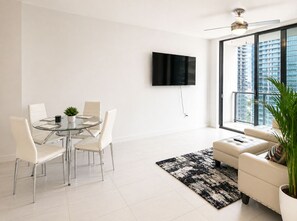 Living area - Luxora Lifestyle 2 Bedroom City Views Heart of Brickell (Miami)