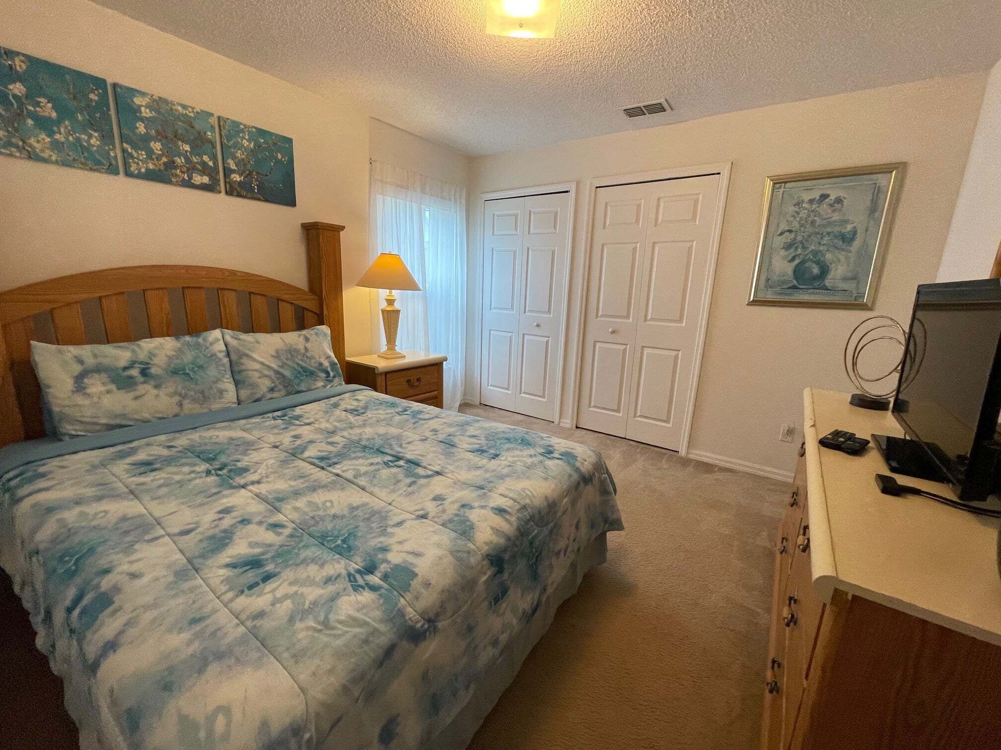 Iron/ironing board, free WiFi, bed sheets