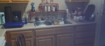 Tranquil 2-bedroom apartment with AC in charming Sikeston Missouri