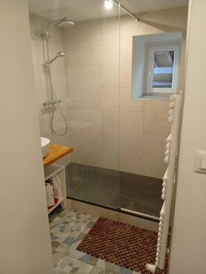 Bathroom - Saint Pée sur Nivelle, ferme basque rénovée, 8 personnes, piscine (ST PEE SUR NIVELLE)
