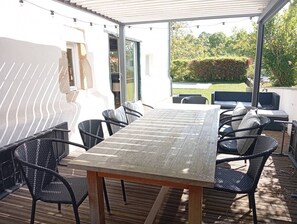 Outdoor dining - Saint Pée sur Nivelle, ferme basque rénovée, 8 personnes, piscine (ST PEE SUR NIVELLE)