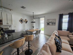 Living area - Family Friendly House Near Disney And Universal (Haines City)