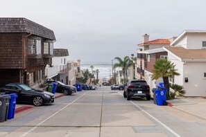 Parking - 13 Houses to the Strand (Manhattan Beach)