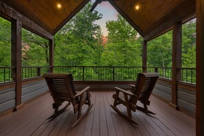 Property grounds - Luxury 5BR Cabin - Pickleball, Hot Tub, Creek (Broken Bow)
