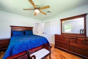 4 bedrooms, WiFi, bed sheets