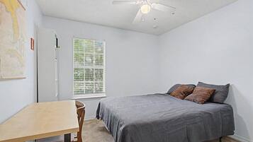 2 bedrooms, iron/ironing board, free WiFi, bed sheets