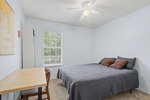 2 habitaciones, tabla de planchar con plancha y wifi gratis 