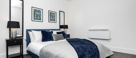 Desk, travel cot, WiFi, bed sheets