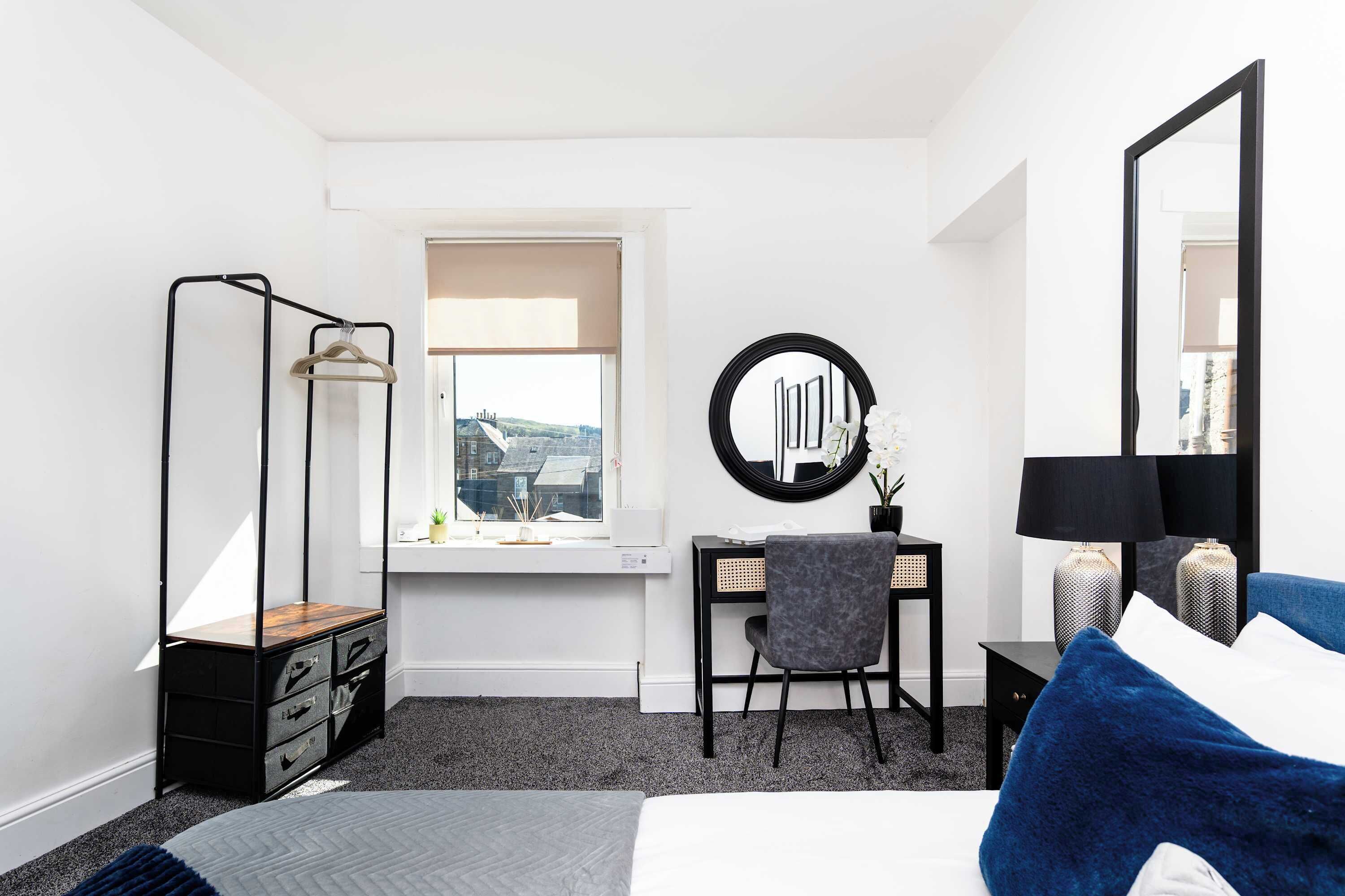 Desk, travel cot, WiFi, bed sheets