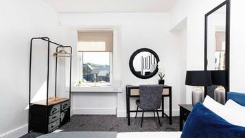 Desk, travel cot, WiFi, bed sheets