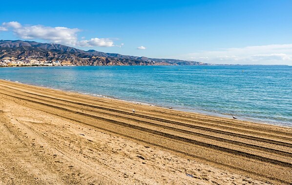 Beach - Lovely apartment in Roquetas de Mar with WiFi (Roquetas de Mar)