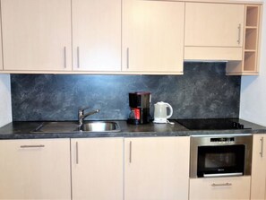 Fridge, microwave, dishwasher, cookware/dishes/utensils - Pracondu 1 105 - OUTDOOR & FUN  charming apartment by Interhome (Nendaz)