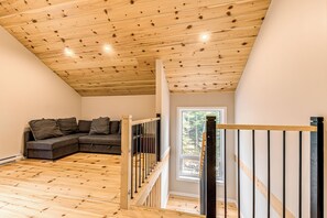 Interior - In the heart of the forest with authentic off-piste facilities (SPA), pets welcome! (La Malbaie)