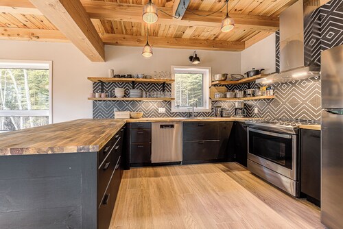 In the heart of the forest with authentic off-piste facilities (SPA), pets welcome!