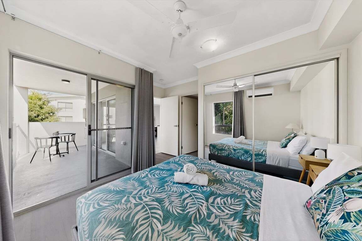 Desk, iron/ironing board, travel cot, WiFi