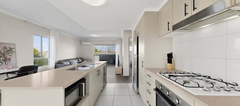 Modern 2BR Mango Hill Stay | Close to Shops & Rail