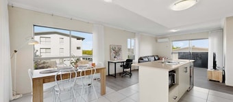 Modern 2BR Mango Hill Stay | Close to Shops & Rail