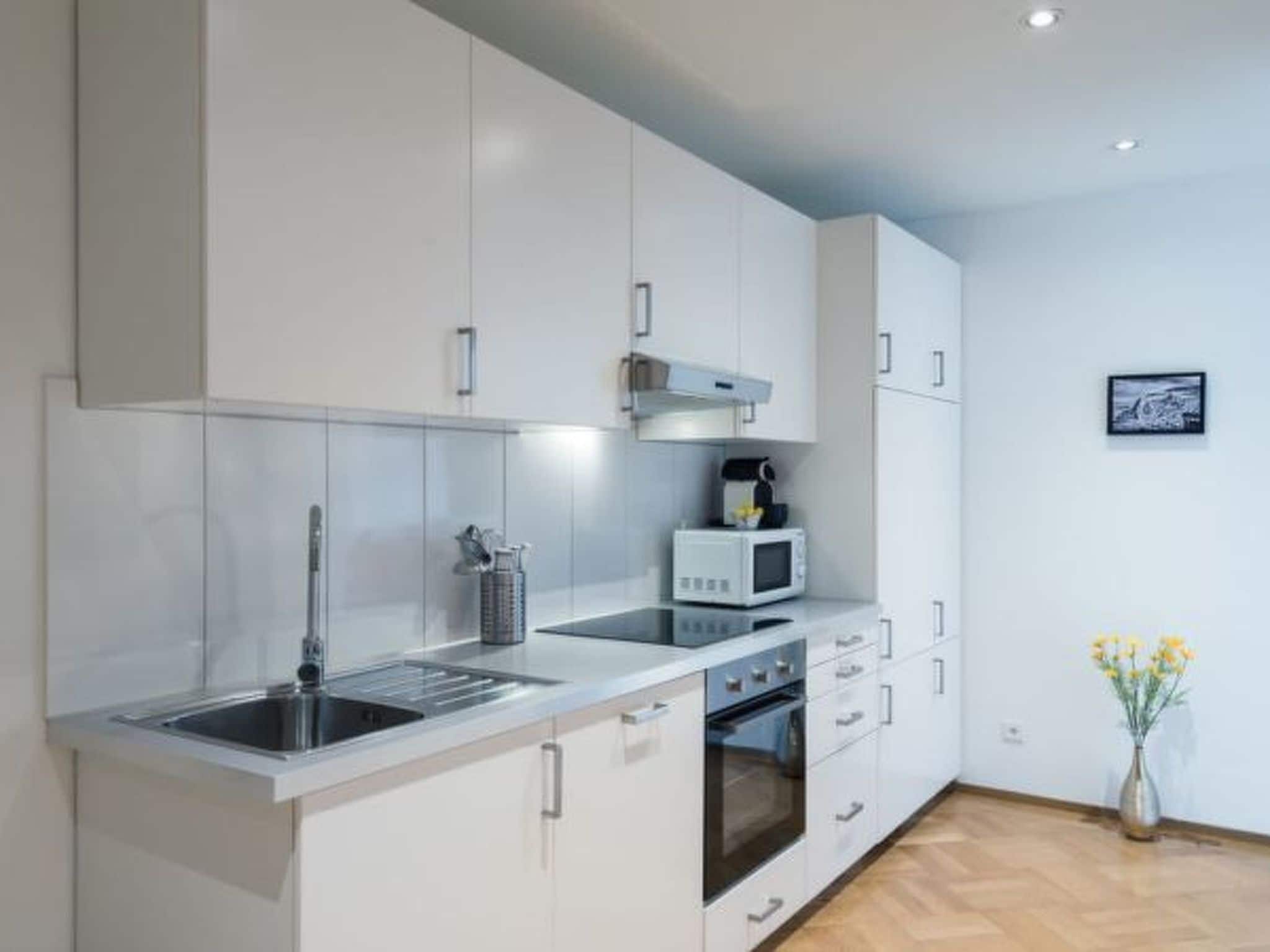 Kühlschrank, Mikrowelle, Ofen, Geschirrspüler