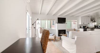 2-bedroom Ocean View Beach Retreat with AC