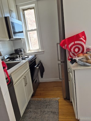 Private kitchen - Charming apartment in beautiful New York with cool AC breeze (New York)
