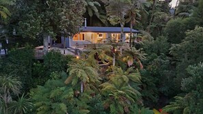 Exterior - Okere Tree House - Lakefront with own Jetty! (Okere Falls)