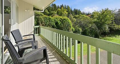Redwoods Edge | Walk to the Forest with Spa Pool