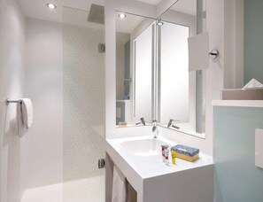 Bathroom - Holiday Inn Garden Court Lyon-part Dieu (Lyon)
