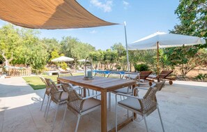 Outdoor dining - Amazing home in Campos with private swimming pool, can be inside or outside (Campos)