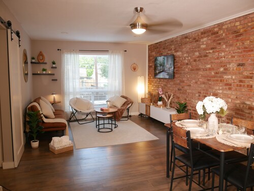 Luxury Smart Home l Prime Dallas l Walk to Bars