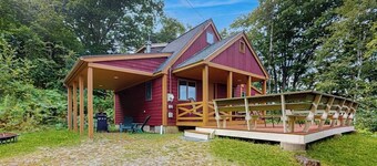 Beautiful hilltop home with deck & view of Penobscot Bay - near festivals & more