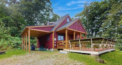 Beautiful hilltop home with deck & view of Penobscot Bay - near festivals & more