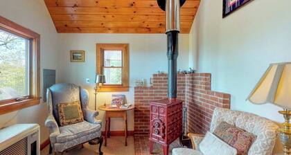 Beautiful hilltop home with deck & view of Penobscot Bay - near festivals & more