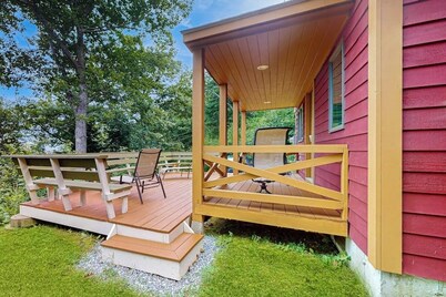 Beautiful hilltop home with deck & view of Penobscot Bay - near festivals & more