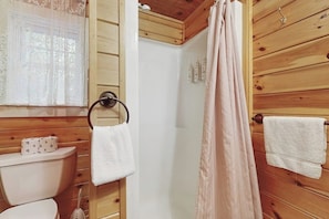 Douche, serviettes fournies
