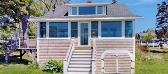 Ocean Point Colony Home w/ Sunroom & Sweeping Ocean Views, Dog-friendly