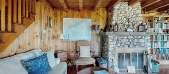 Ocean Point Colony Home w/ Sunroom & Sweeping Ocean Views, Dog-friendly