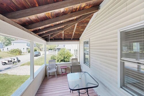 Countryside home with classic front porch - walk to town/Acadia/Glen Mary Park