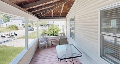 Countryside home with classic front porch - walk to town/Acadia/Glen Mary Park