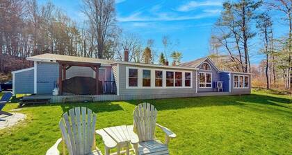 Gorgeous Waterfront Home on Westport Island with 2 Sunrooms