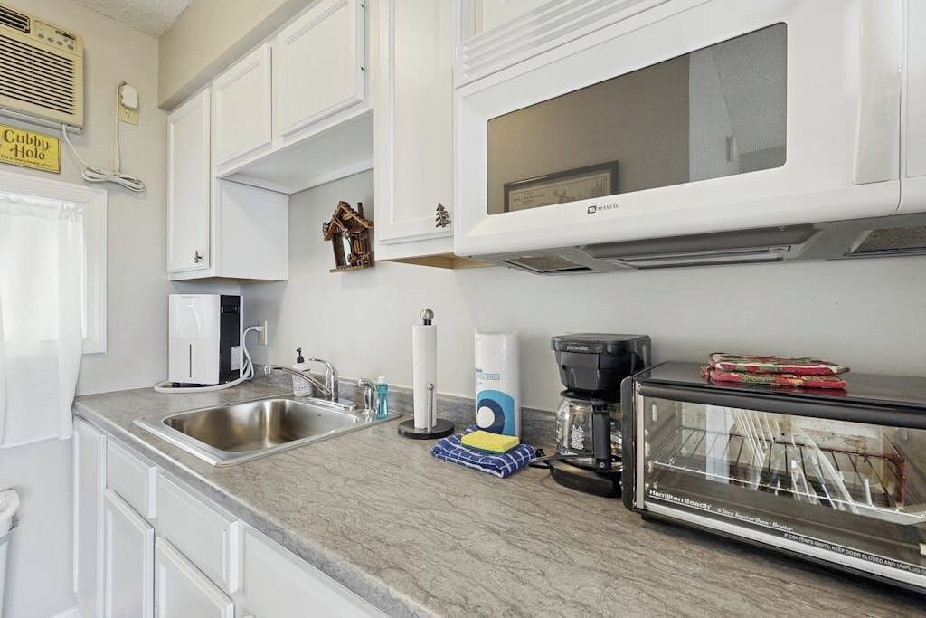 Fridge, microwave, coffee/tea maker, toaster