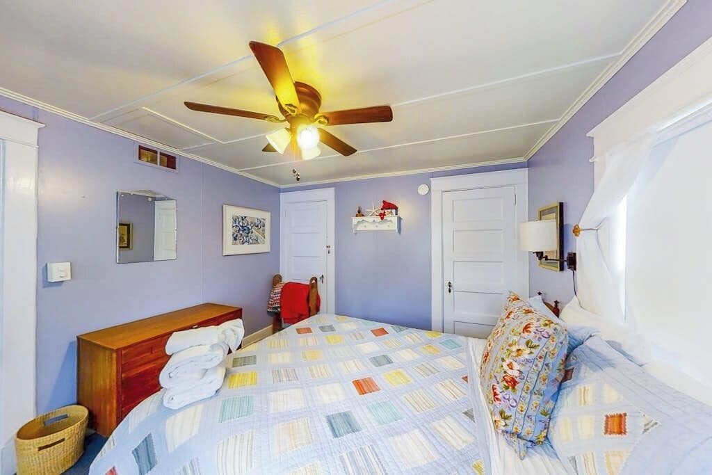 Iron/ironing board, free WiFi, bed sheets