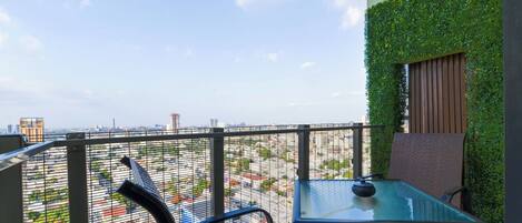Deluxe Suite, City View | Balcony