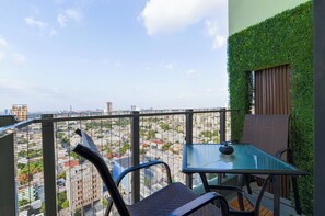 Deluxe Suite, City View | Balcony - El Semillero (Monterrey)