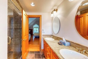 Bathroom - Delightful oceanfront home with amazing views, wrap-around deck & two fireplaces (Westport)