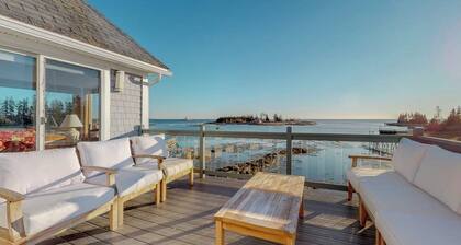Stunning oceanfront cottage w/ private deck and Atlantic views