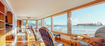 Stunning oceanfront cottage w/ private deck and Atlantic views