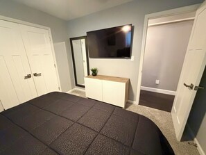 5 habitaciones, tabla de planchar con plancha, wifi y ropa de cama 