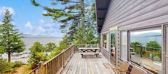 Waterfront cabin with amazing views from the deck & lake access
